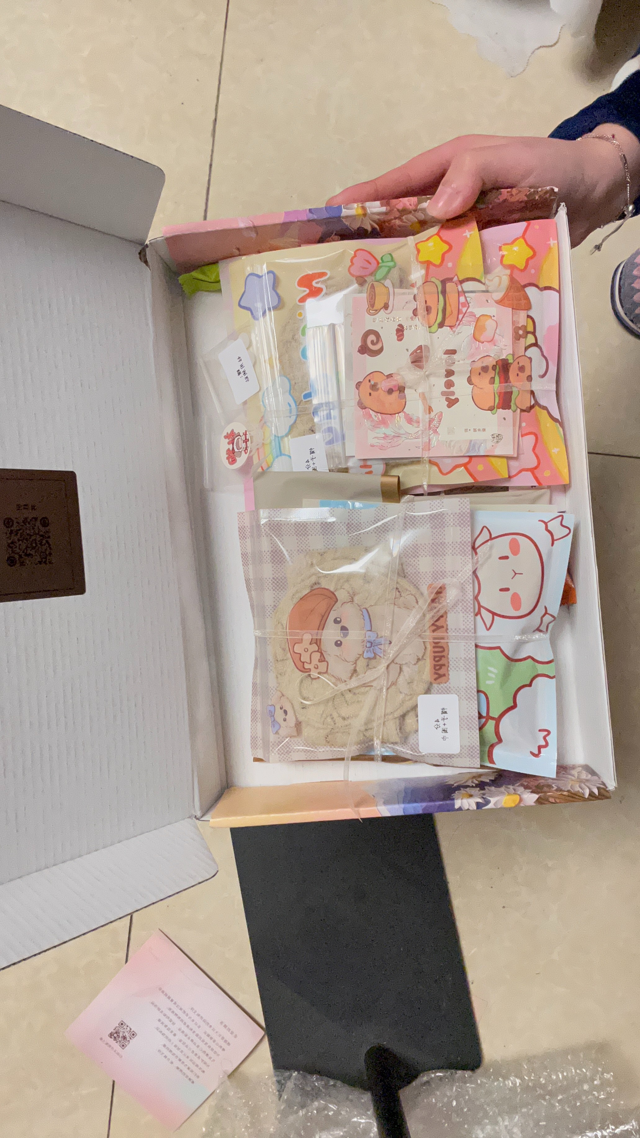 好精致好牛的打包……也很多小礼物ww孩子说特别爱穿！