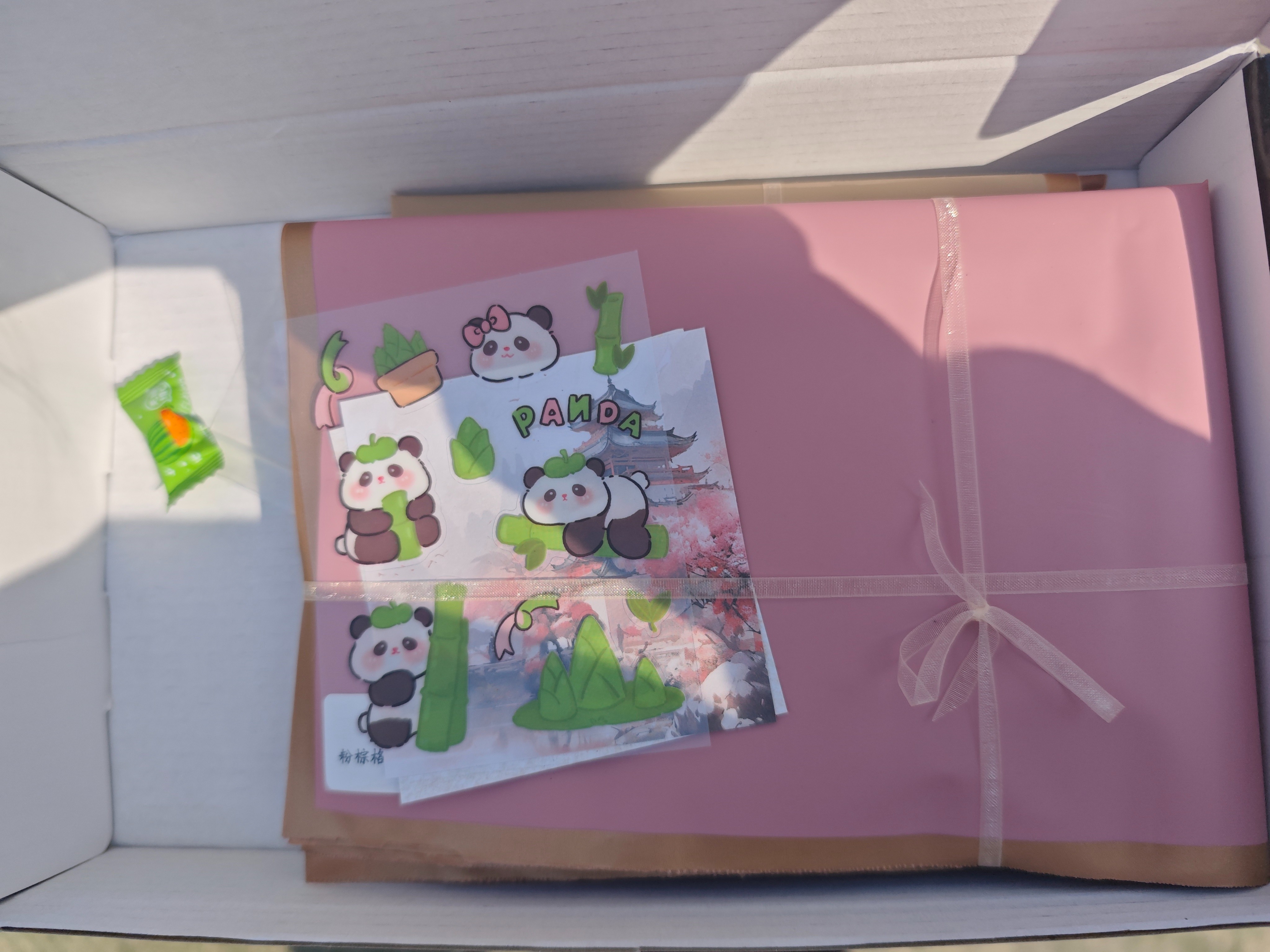 包装也很精致，还送了小礼物，喜欢🥰🥰🥰🥰