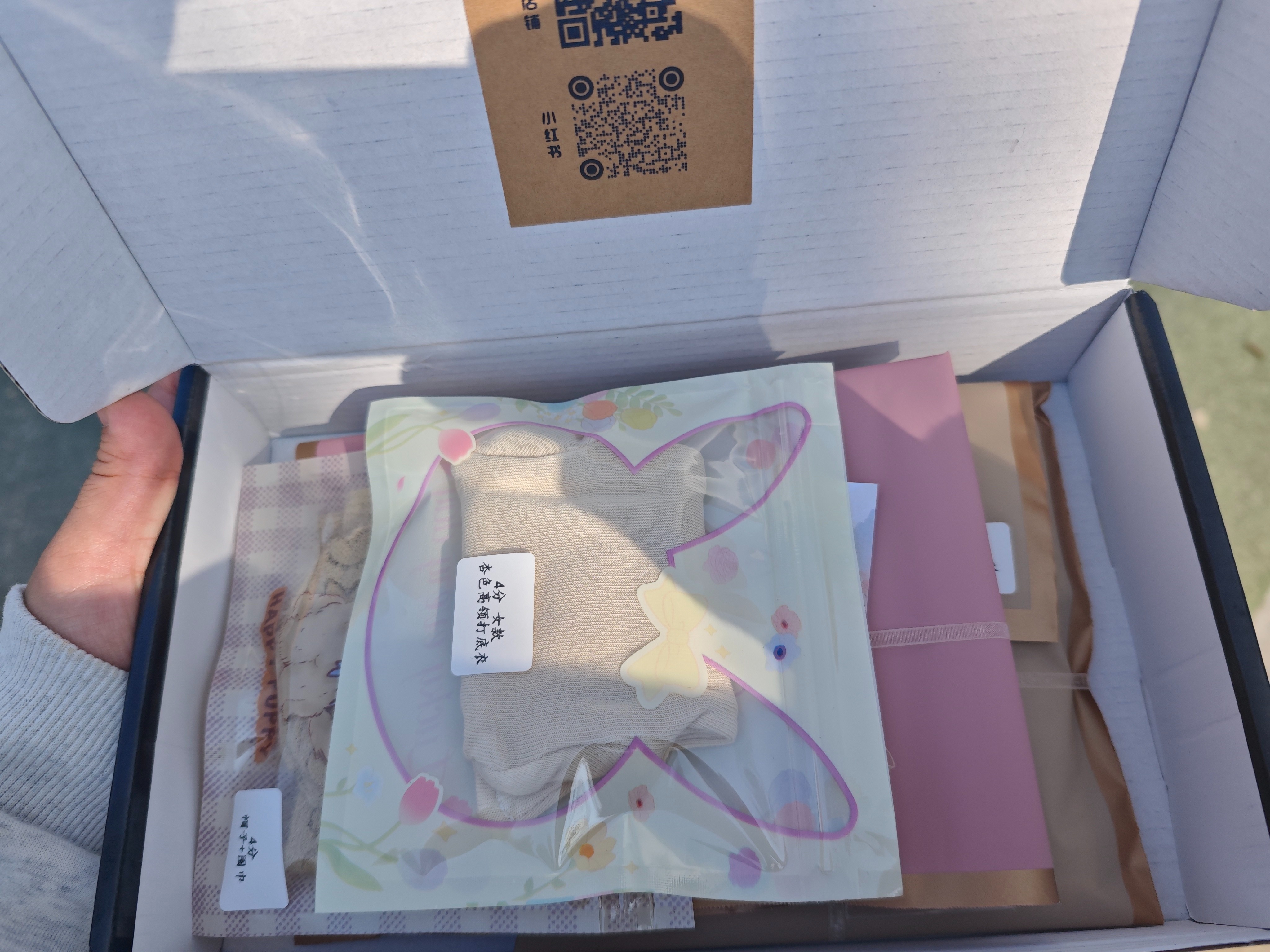 包装也很精致，还送了小礼物，喜欢🥰🥰🥰🥰
