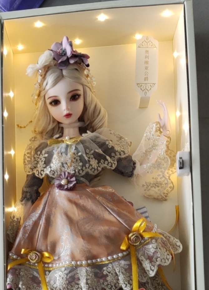 娃娃很细致，非常漂亮。静静的服务很周到，点个赞。