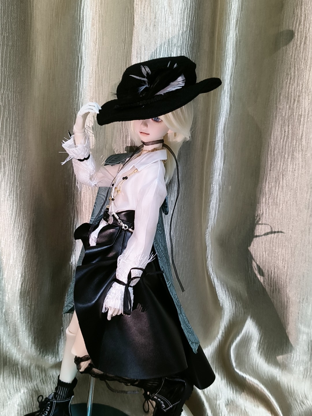 光线有点黄 衣服超级美！