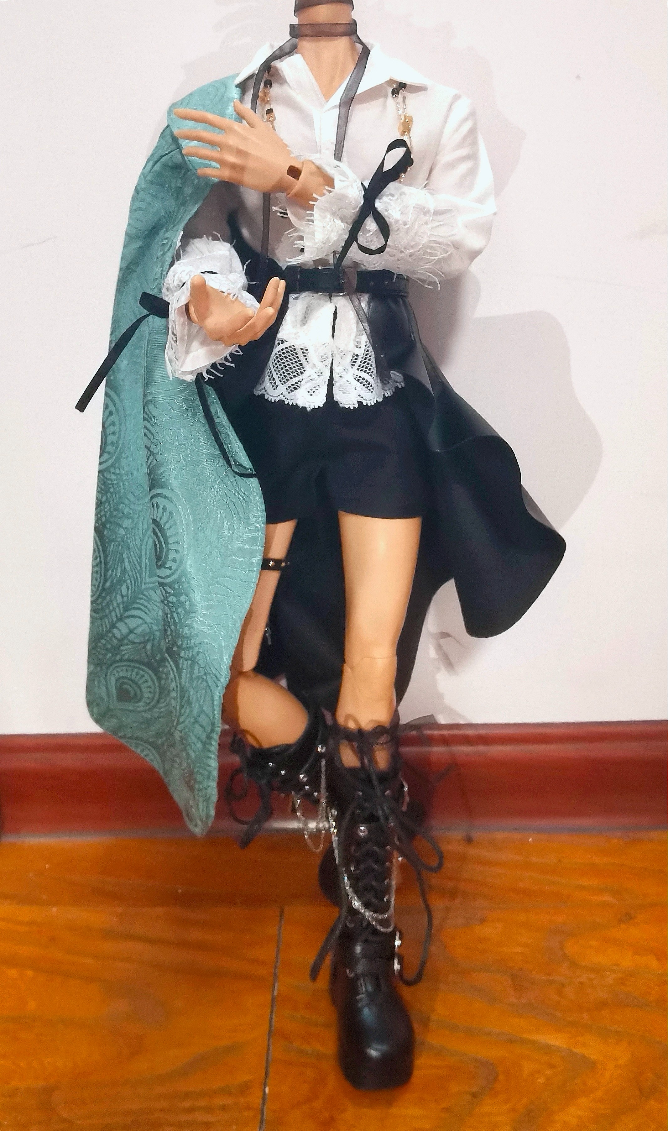 好看！披风质感好好。客服很敬业大半夜都还回消息。因为我家体子比较壮还担心穿不上问了客服，回答很仔细， ......