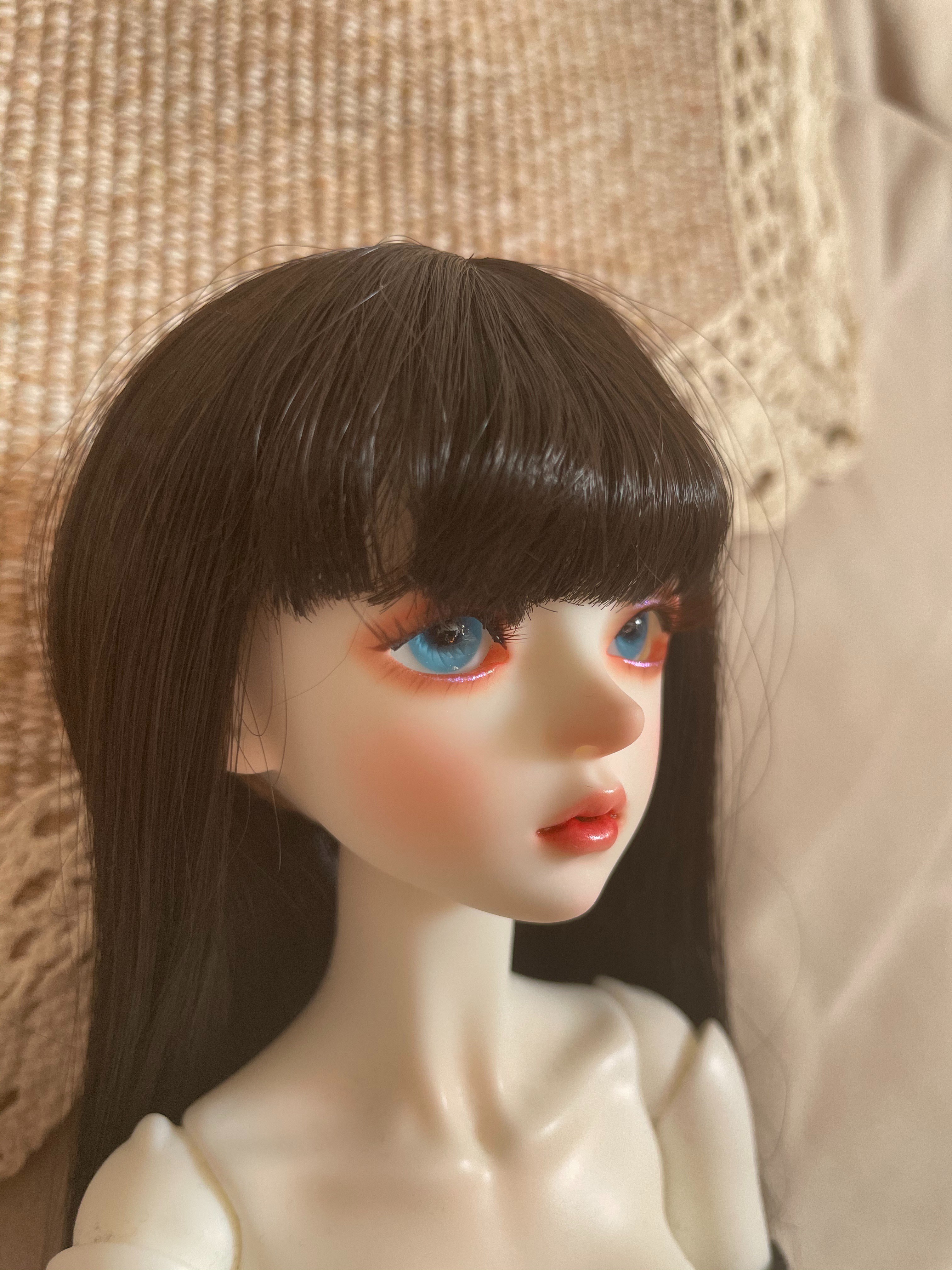 送女儿的开学礼物，孩子自己选的女娃，很喜欢，脸妆很美，关节灵活性不错，手感也不错，提前准备的娃衣也穿 ......