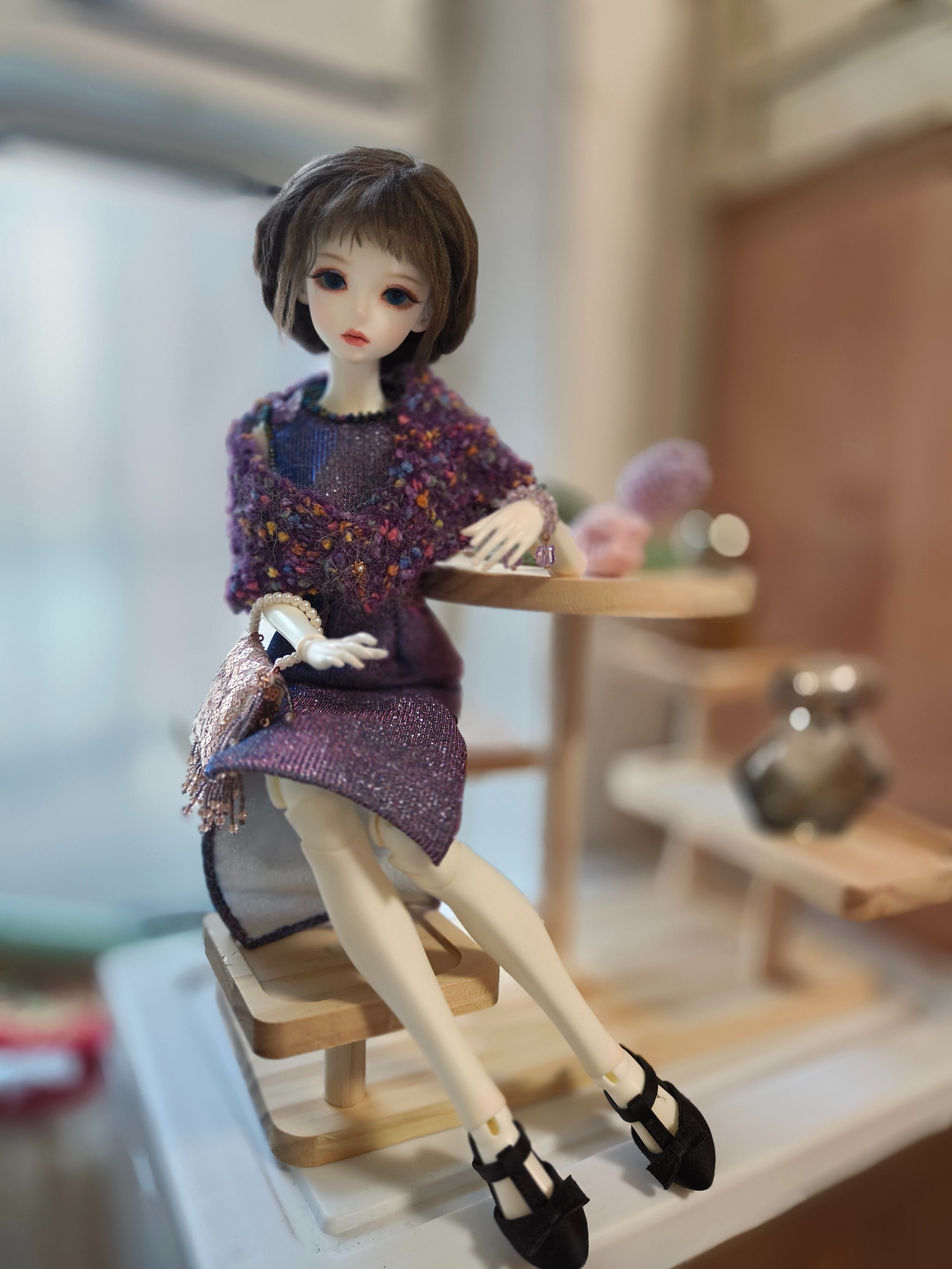 娃娃的身材比例非常完美，脸庞精致！非常非常喜欢！