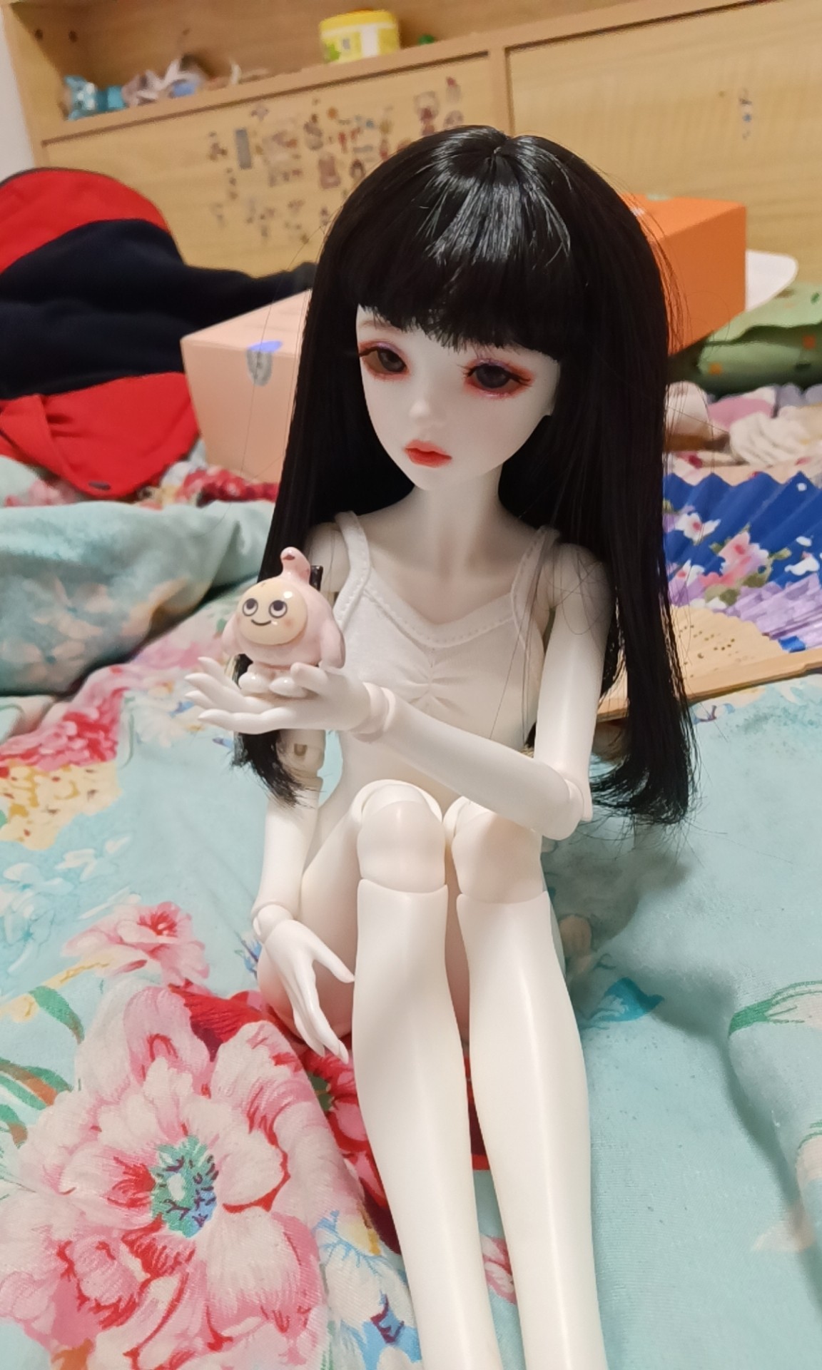 很好看，脸型也很*真，女儿很喜欢，我看着也挺好。