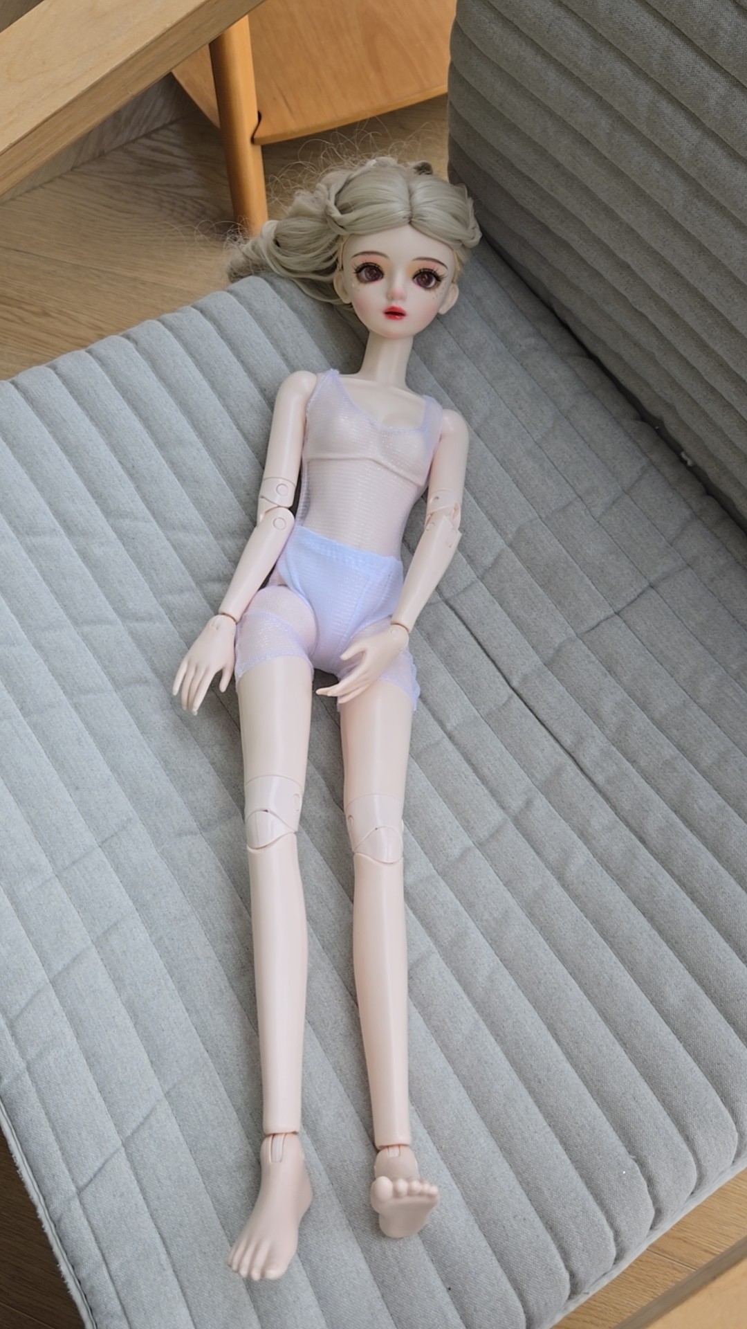 很棒的娃娃，质感很好 女儿很喜欢！玩法很丰富，孩子太小还不太会！