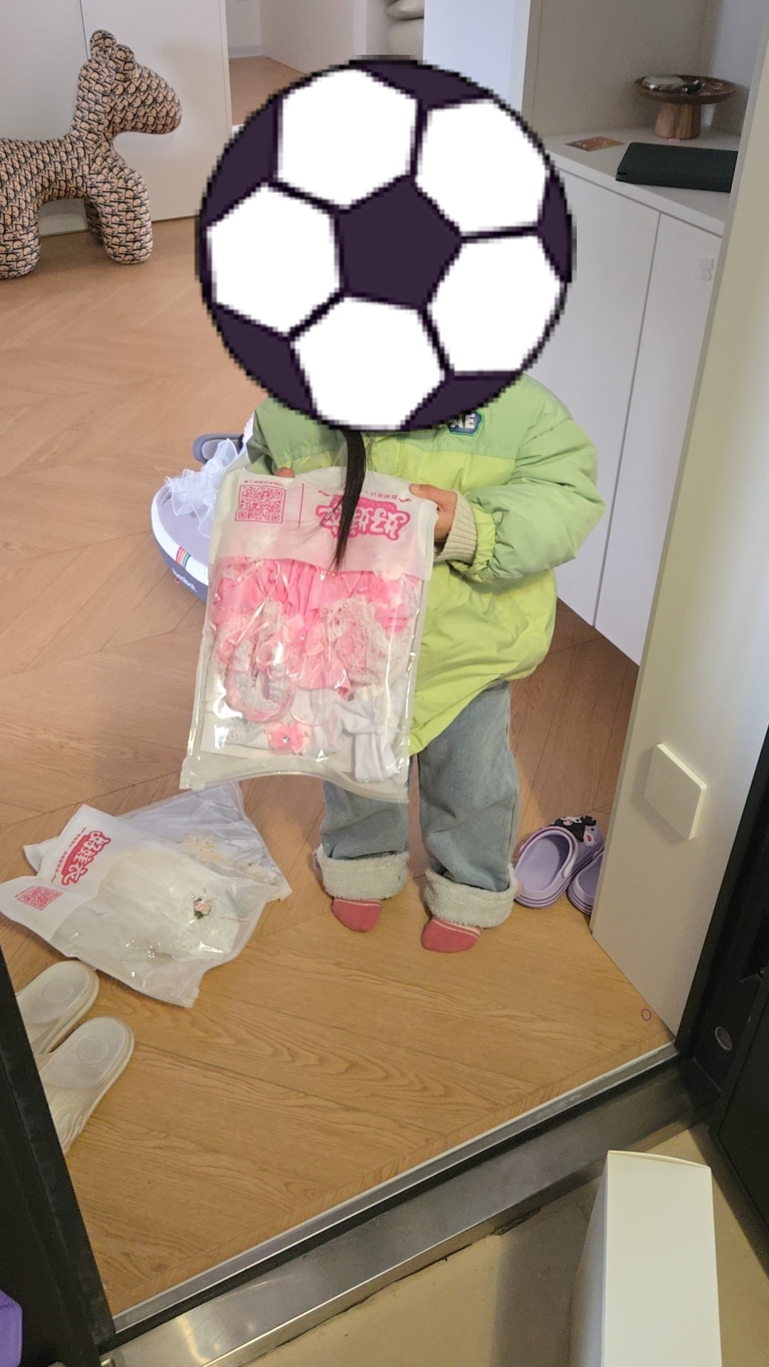 很棒的娃娃，质感很好 女儿很喜欢！玩法很丰富，孩子太小还不太会！
