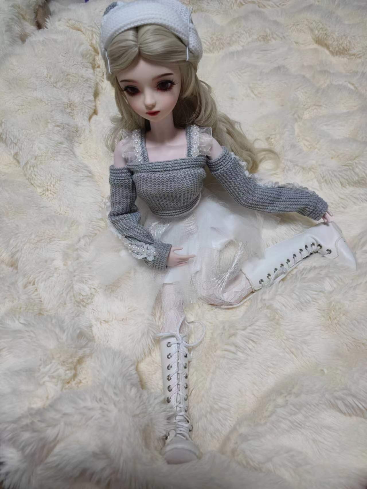 娃娃很好看 女儿很喜欢  适用年龄：都行 整理容易度：易 宝贝特点：贼好看 材质介绍：树脂吧可能是 手感很 ......