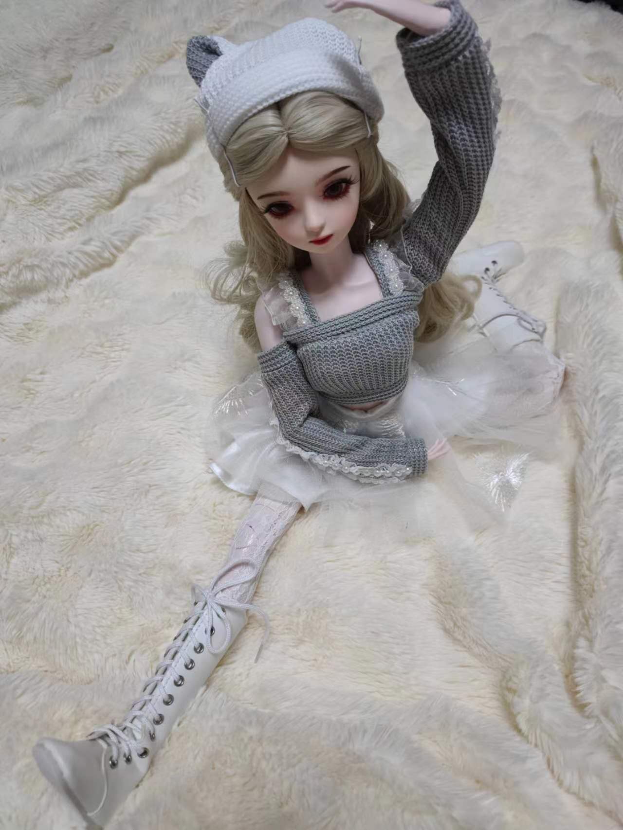 娃娃很好看 女儿很喜欢  适用年龄：都行 整理容易度：易 宝贝特点：贼好看 材质介绍：树脂吧可能是 手感很 ......