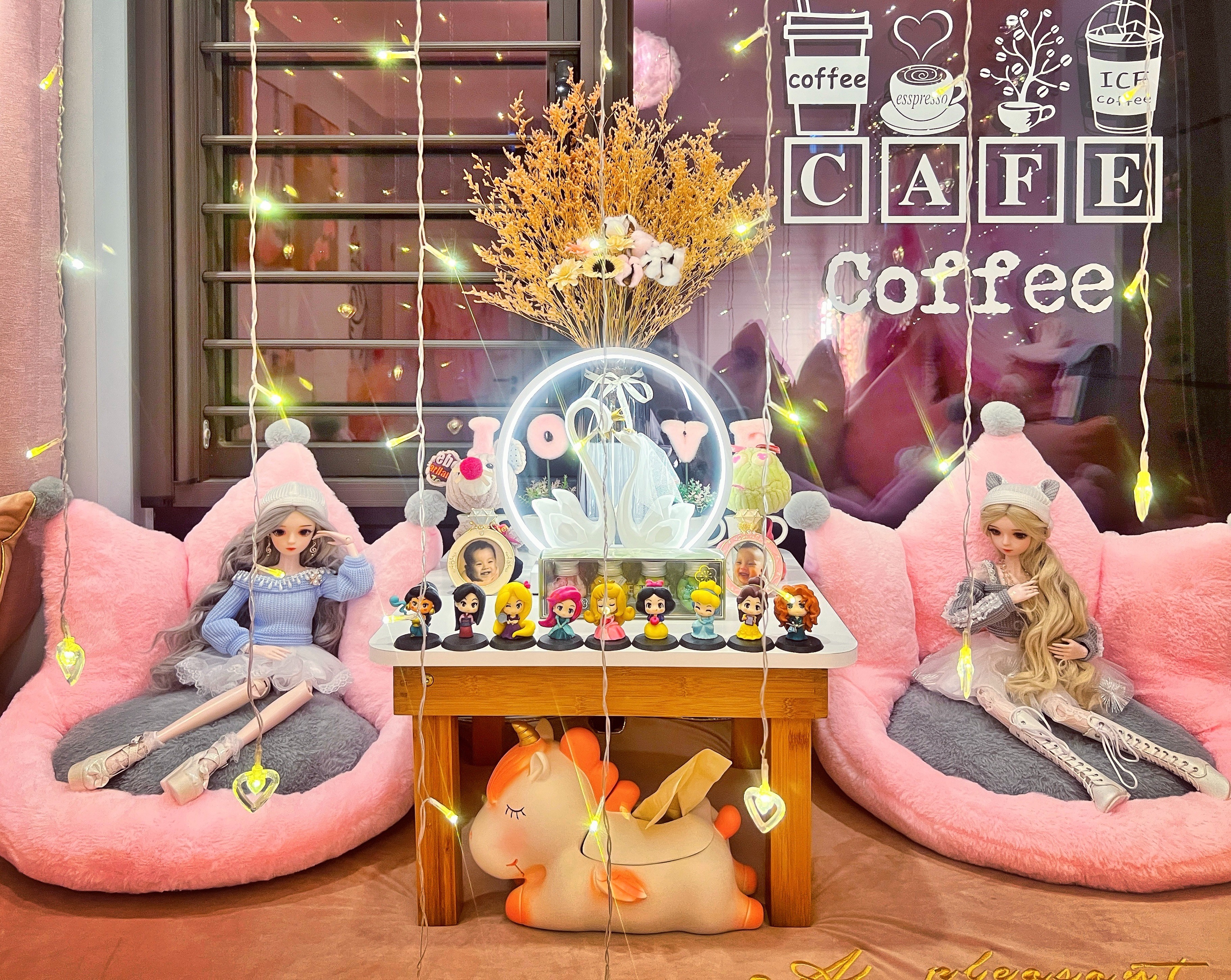 这是我见过娃娃里五官表情做的最精致，看起来很温柔、很甜美、很大方得体，同时也是最闪耀时尚的一款娃娃。 ......