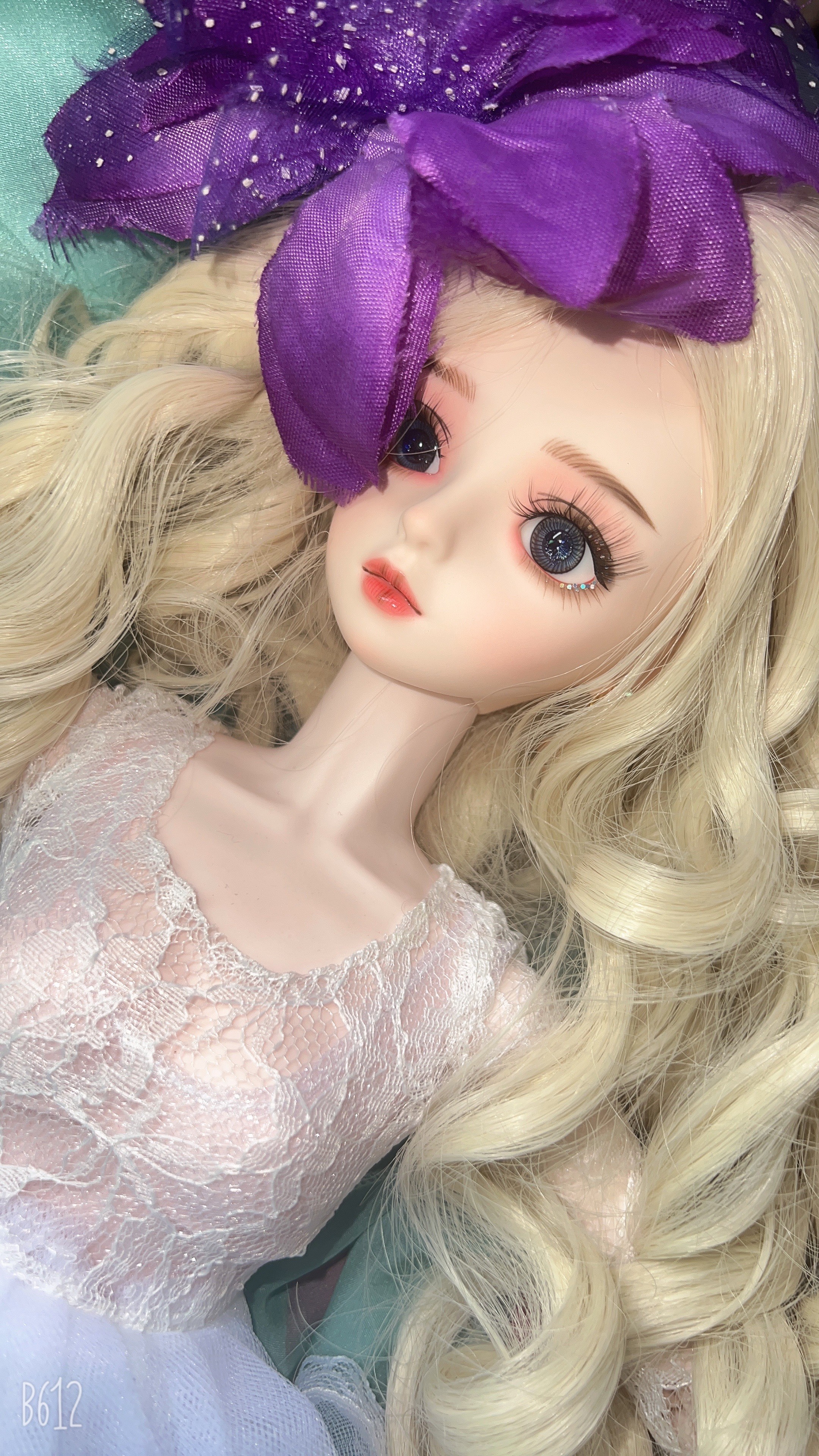 艾薇真的太美了！ 眼睛里似乎有星空。