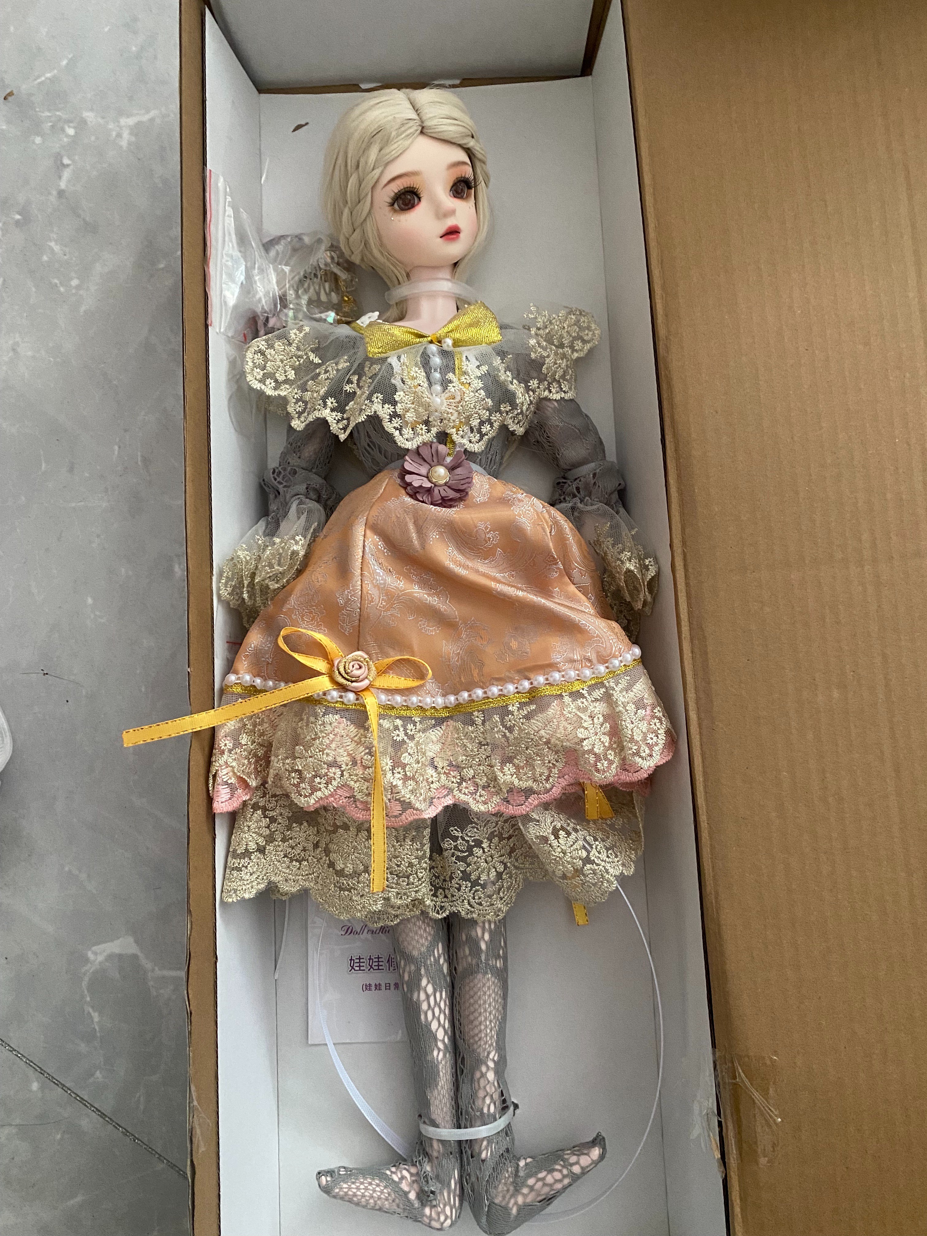 很喜欢很精致很美，无论多大女孩子都是很喜欢这种类型的娃娃的，爱了爱了。