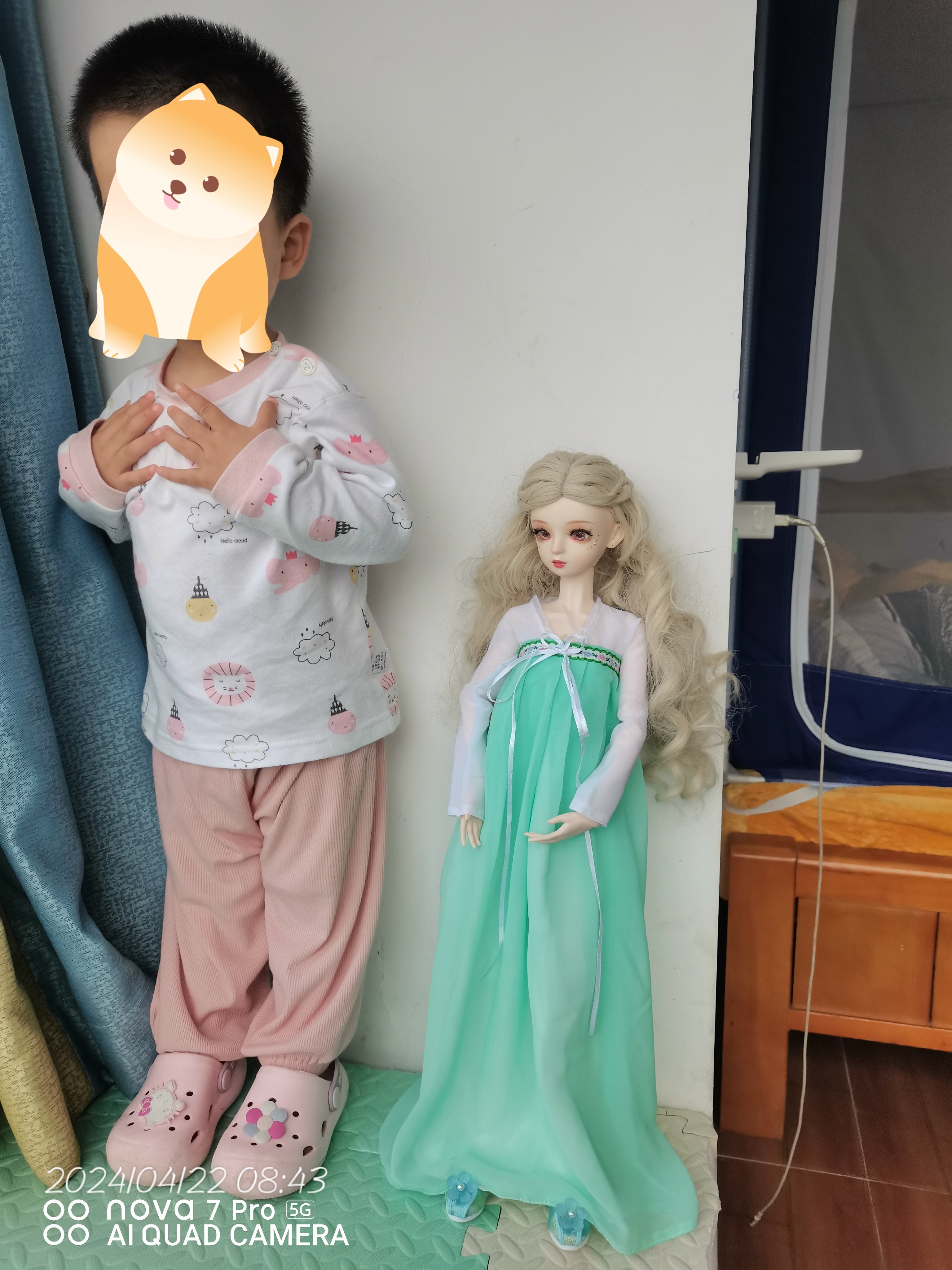 宝宝好喜欢，还送了假发跟一套衣服鞋子，347大洋 适用年龄：全部女孩