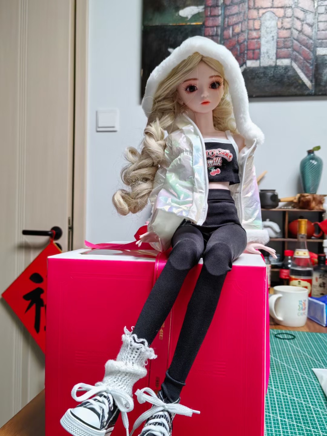 娃娃是女朋友想要的款式，做的挺好的。非常精致。 战战客服服务不错哦～