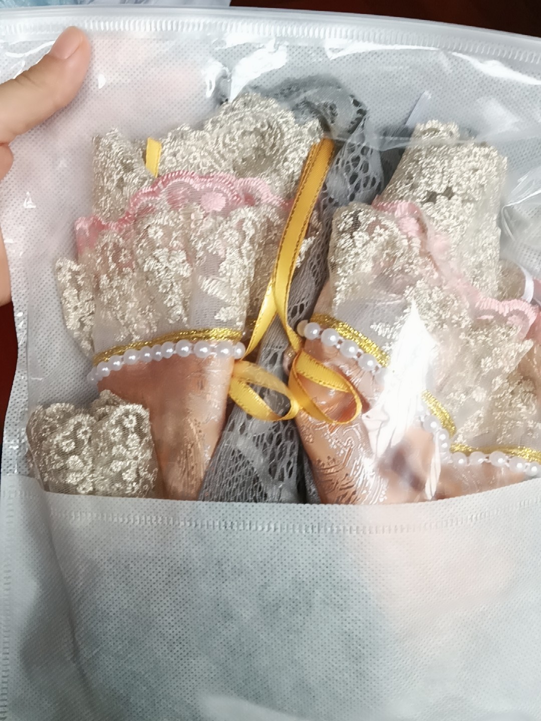 娃娃太精致了 很喜欢，自己又重新搭配买了一个头和素体，几套衣服都很好看啊，谢谢月月客服小姐姐的热情， ......