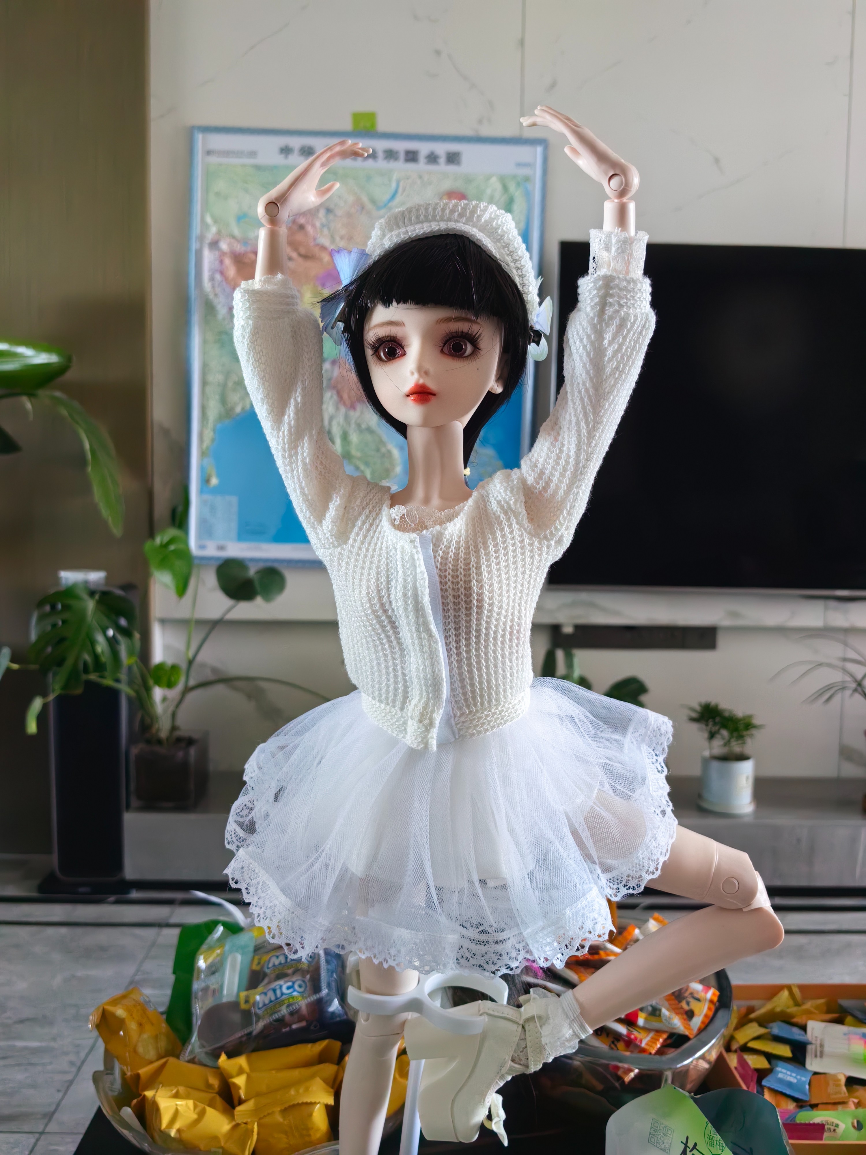 开箱仪式感强，开箱即灯带。孩子很惊喜。娃娃质感好，做工精细