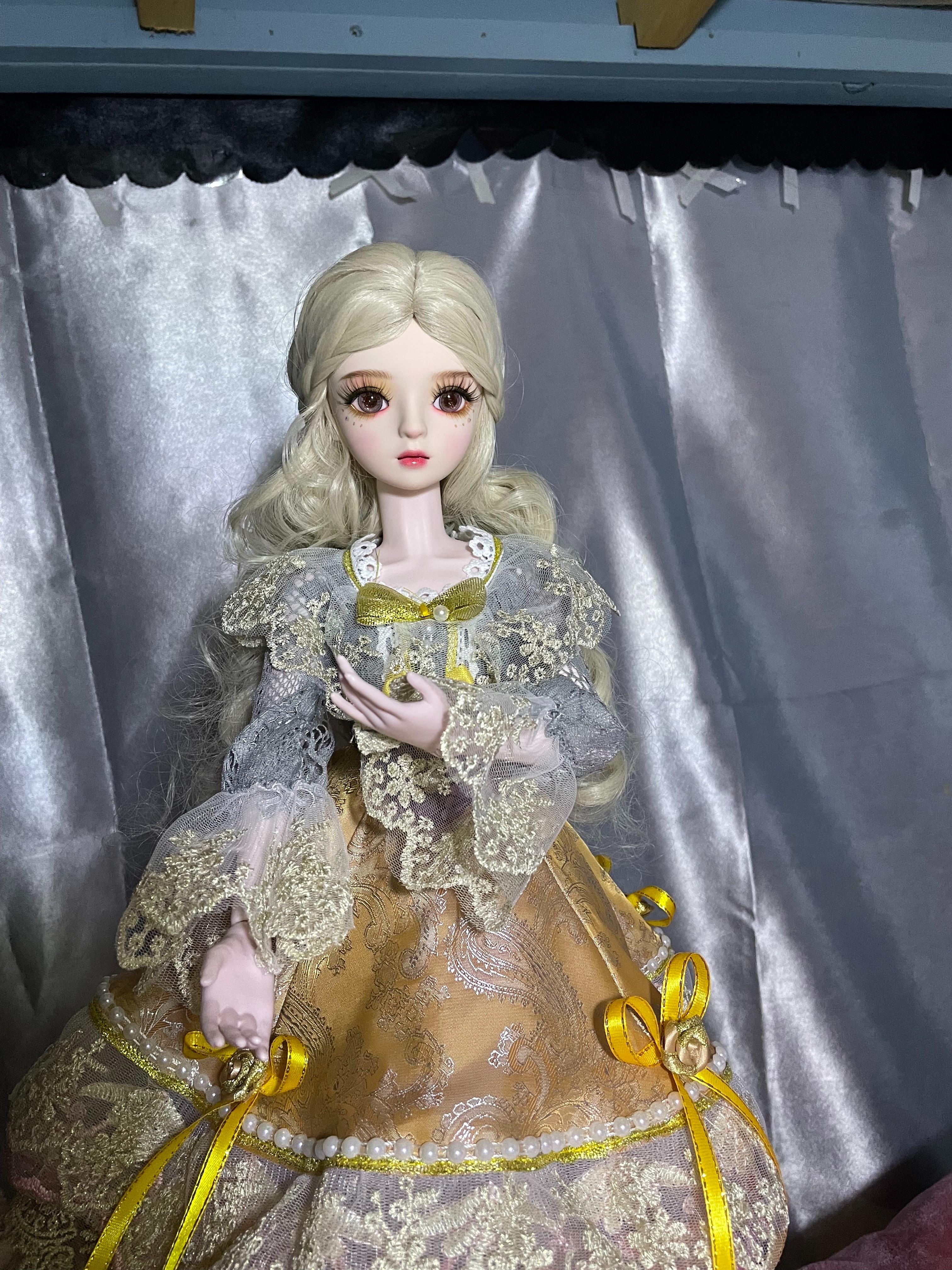 适用年龄：所有有少女心的人 整理容易度：非常好 宝贝特点：美丽? 太好看了。妆容绝美。很大一个娃娃，做工 ......