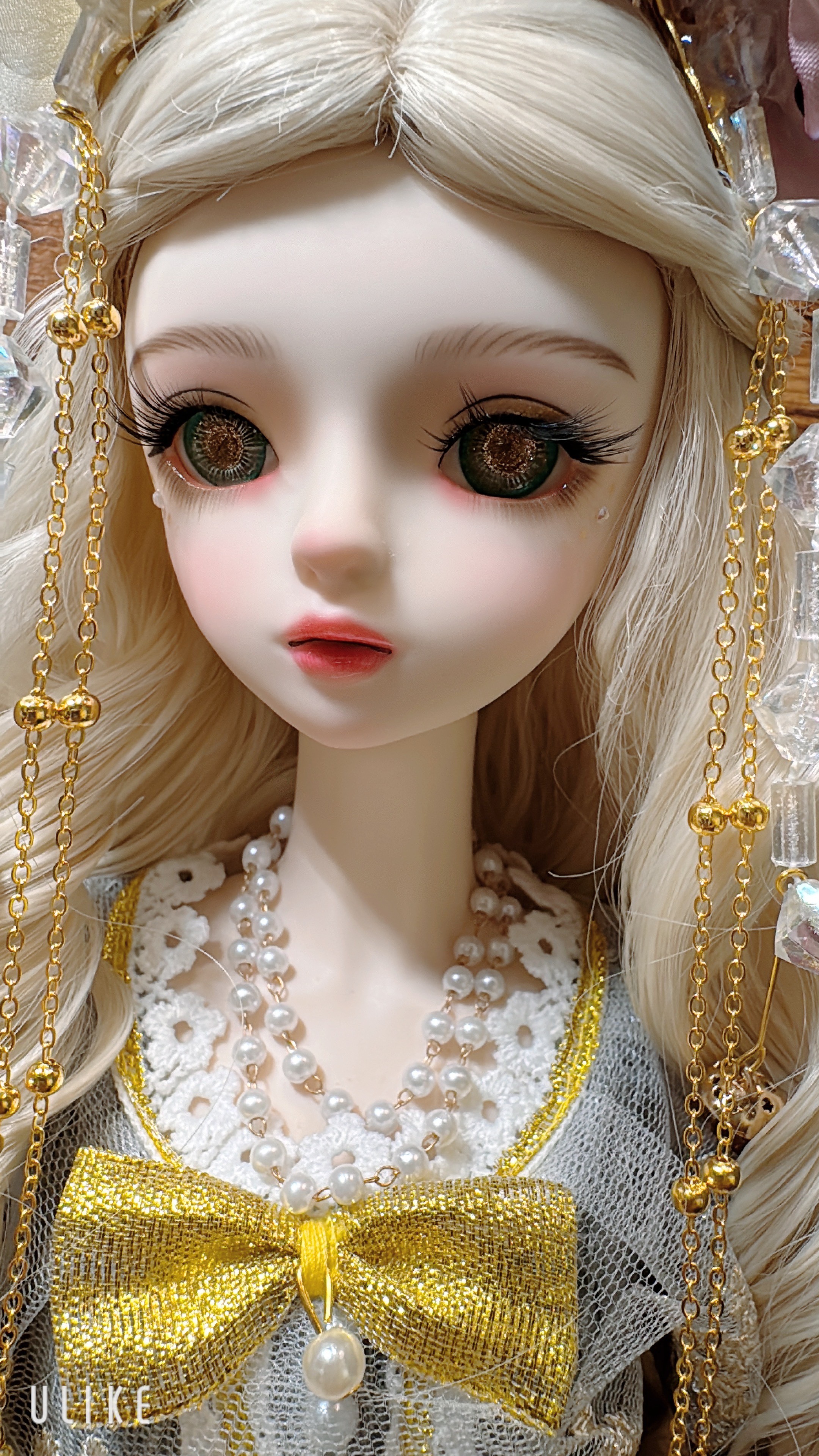 精緻的妝容，實際看真的會驚艷很多～ 可可愛愛的臉～有些角度看還有些許無辜樣！ 愛了愛了！！果然是店舖裡 ......