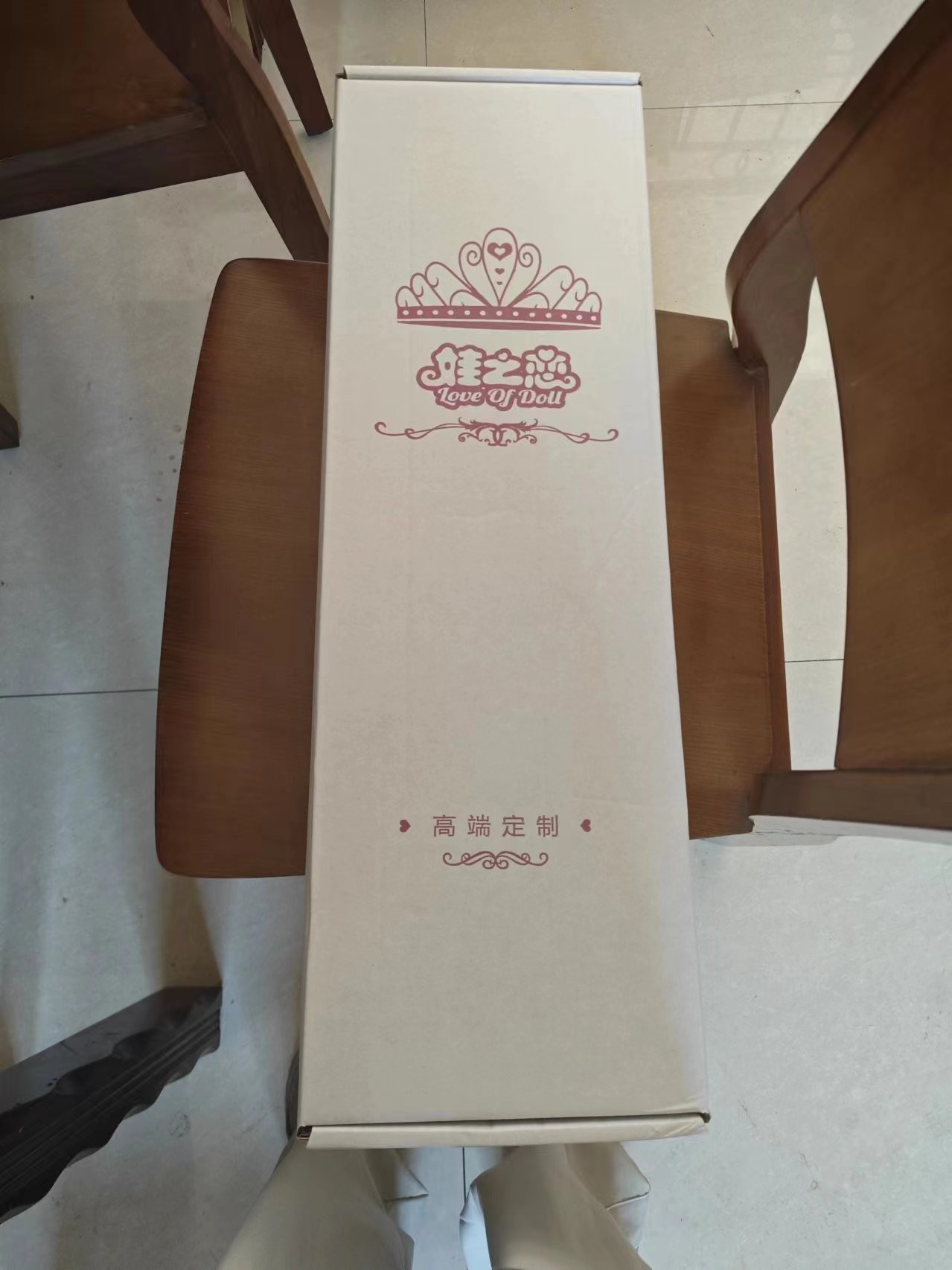 超级好看，很精致，假发，眼珠等都是可以拆卸的，可以自己DIY，超级推荐!