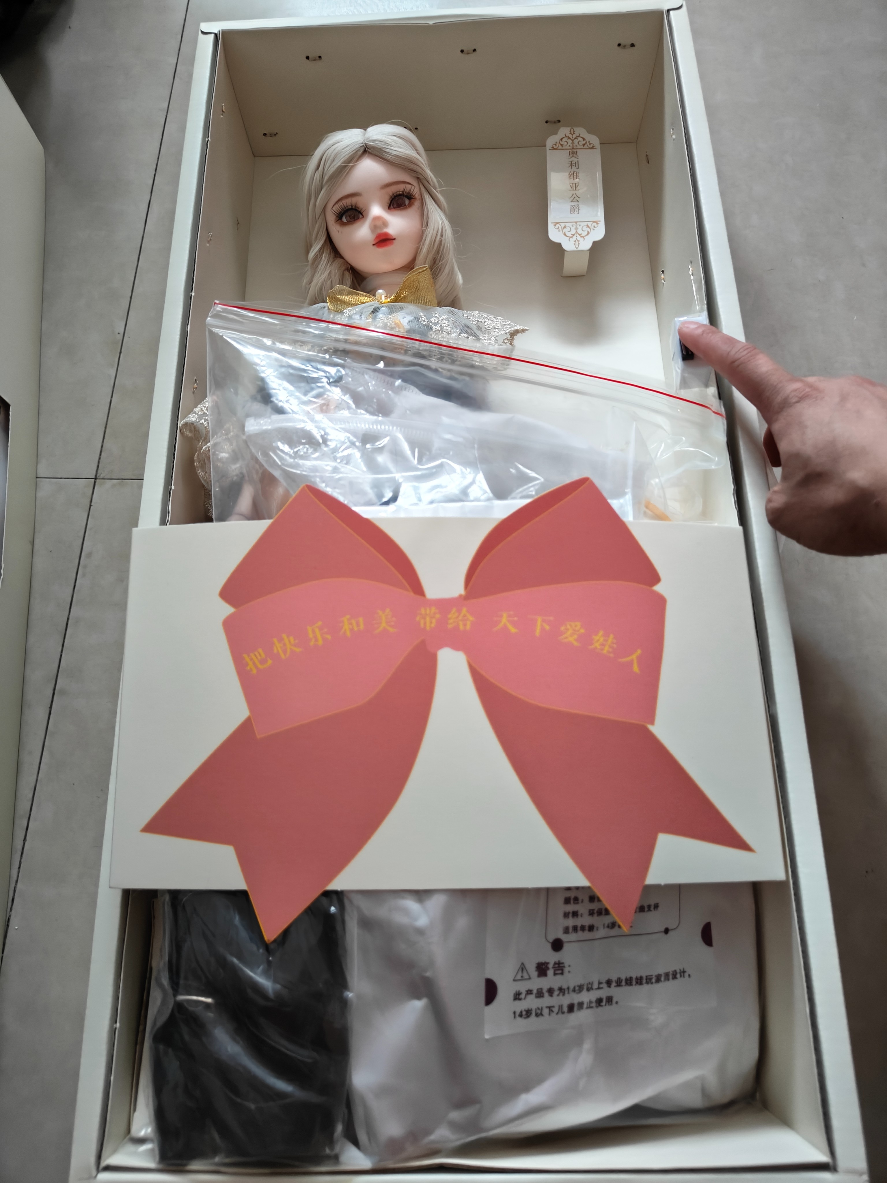 适用年龄：18+ 整理容易度：打理很方便 宝贝特点：特别适合拍照3分娃衣也刚好穿 材质介绍：包装设计很好， ......