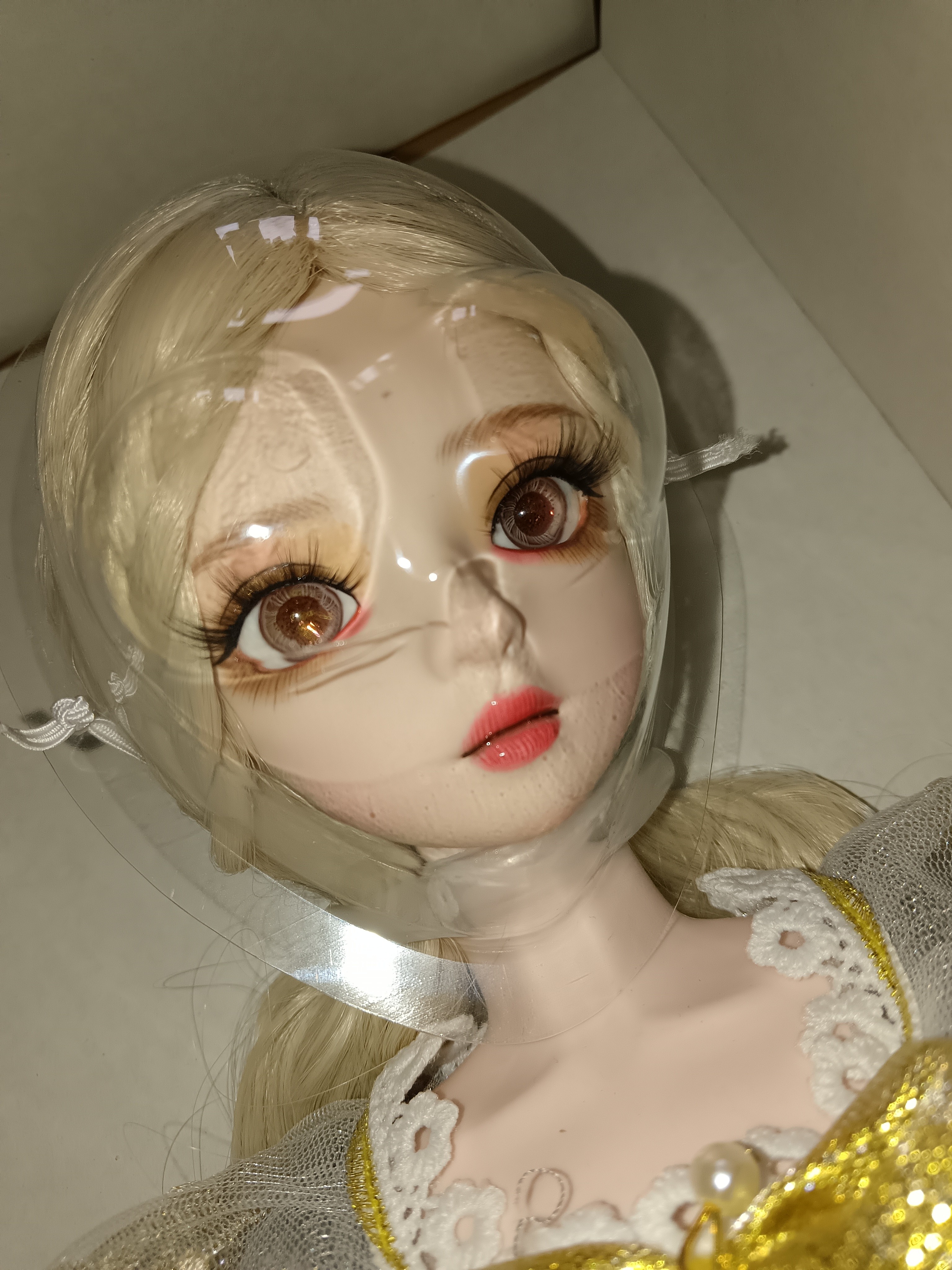 宝贝特点：超级漂亮！超级精致 材质介绍：摸起来很舒服 客服姐姐玲玲超好，很耐心的陪我改妆，因为跨年还送 ......