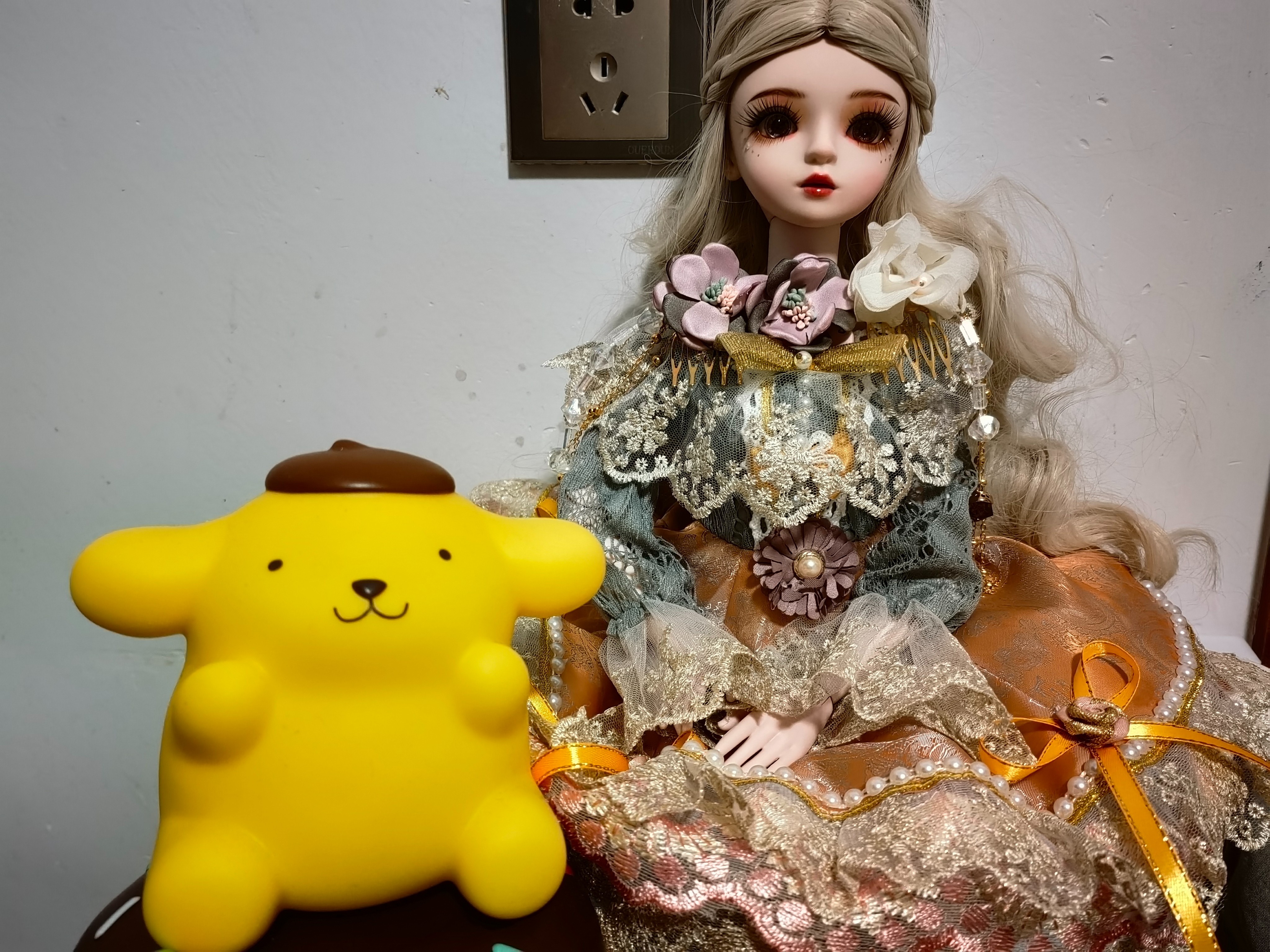 好看好看，这个妆容真的真的非常非常精致，女朋友喜欢极了，衣服材质好好摸，姿势好多