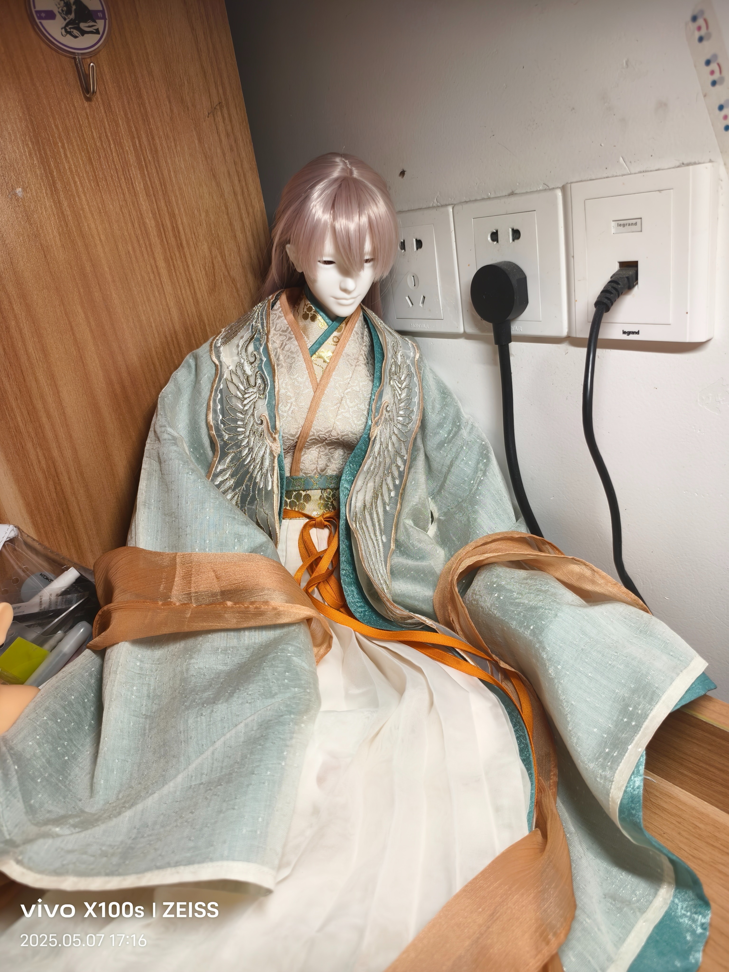 刚好等了三个月，客服说是五月底到没想到给了个惊喜，72配75体穿古装刚刚好，以为会不太合适没想到很合适， ......